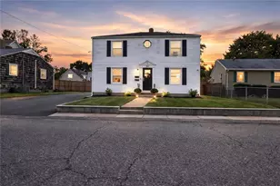 386 Mendon Ave, Pawtucket, RI 02861 - Photo 1