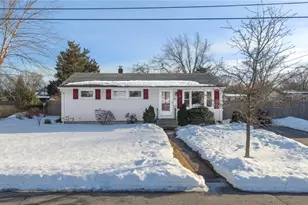 28 Hoyt St, Warwick, RI 02886 - Photo 1