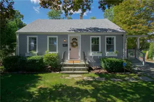 17 Rosedale Ct, Middletown, RI 02842 - Photo 1
