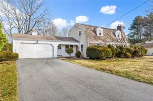 14 Metcalf Dr, Cumberland, RI 02864 - Photo 1