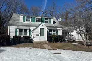 15 Link St, Warwick, RI 02886 - Photo 1