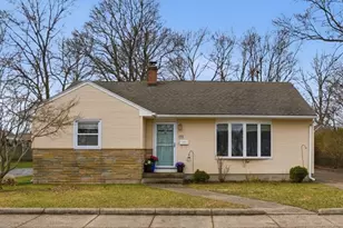 80 Maplecrest Dr, Pawtucket, RI 02861 - Photo 1