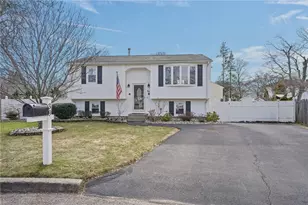 39 Gateway Ct, Warwick, RI 02889 - Photo 1