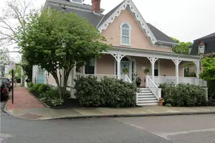 22 Mt Vernon St, Newport, RI 02840 - Photo 1