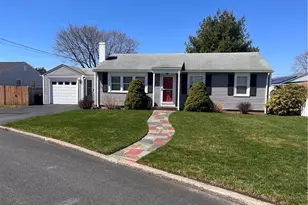 65 Ferncrest Dr, Pawtucket, RI 02861 - Photo 1
