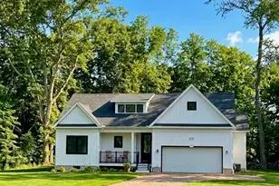 41 Whittier Dr, South Kingstown, RI 02879 - Photo 1