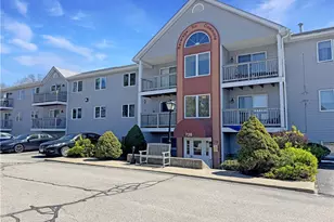 728 Beverage Hill Ave, Pawtucket, RI 02861 - Photo 1