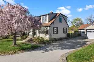 18 Sprague Ct, Portsmouth, RI 02871 - Photo 1