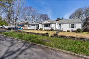 11 Terrace Dr, Bristol, RI 02809 - Photo 1
