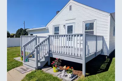 1609 West Main Road, Middletown, RI 02842 - Photo 1