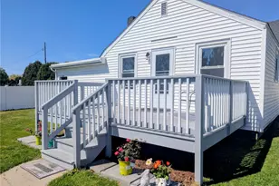 1609 W Main Rd, Middletown, RI 02842 - Photo 1