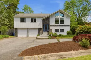 7 Friar Tuck Rd, Warwick, RI 02886 - Photo 1