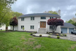 31 Wildflower Dr, Cranston, RI 02910 - Photo 1