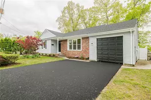 25 Pensaukee Ave, North Providence, RI 02911 - Photo 1