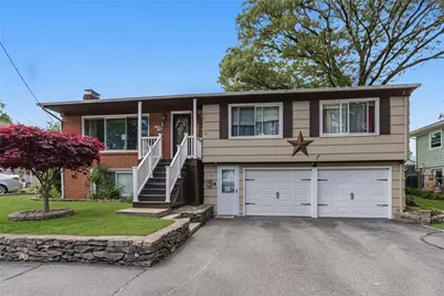 194 Parkside Avenue, Pawtucket, RI 02861 - Photo 1