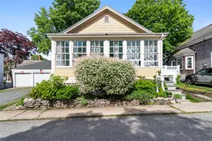 4 Findlay Pl, Newport, RI 02840 - Photo 1
