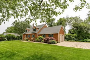 10 Cross Rd, Narragansett, RI 02882 - Photo 1