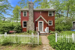 25 Pineland St, North Kingstown, RI 02852 - Photo 1
