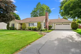 14 Barnes St, Smithfield, RI 02828 - Photo 1