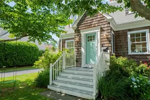 122 Ruggles Ave, Newport, RI 02840 - Photo 1
