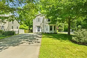 2 Lafayette Dr, Bristol, RI 02809 - Photo 1