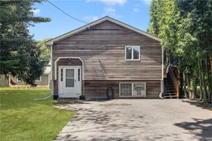 37 Opechee Dr, Bristol, RI 02809 - Photo 1