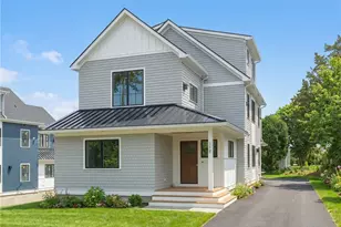 118 Newport Ave, Middletown, RI 02842 - Photo 1