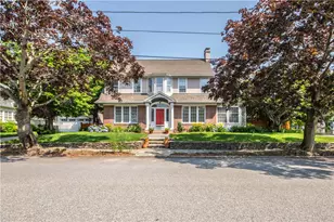 33 Sefton Dr, Cranston, RI 02905 - Photo 1