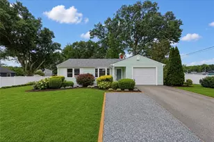 27 Bear Hill Rd, Cumberland, RI 02864 - Photo 1