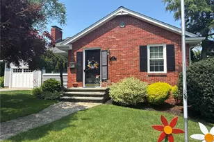 135 Mulberry Rd, Bristol, RI 02809 - Photo 1