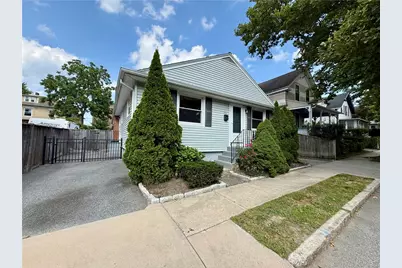 25 Thurston Avenue, Newport, RI 02840 - Photo 1