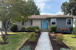 2 Wardlaw Ct, Providence, RI 02908 - Photo 1
