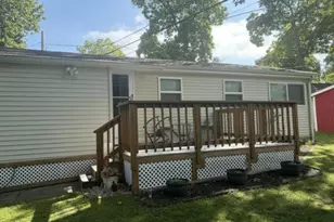 39 E Andrew Comstock Rd, Warwick, RI 02886 - Photo 1