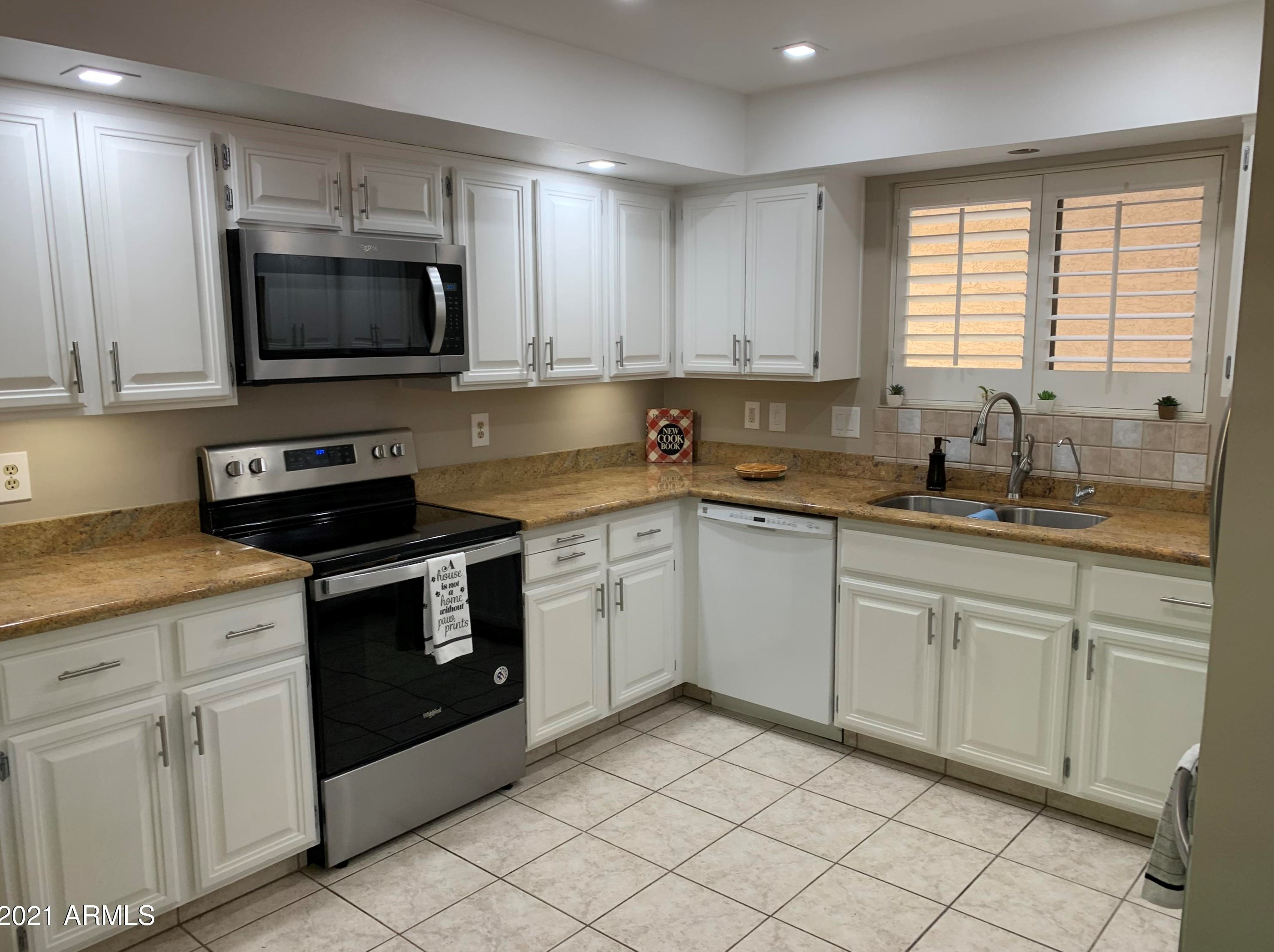 26001 S Sherbrook Dr, Chandler, AZ 85248