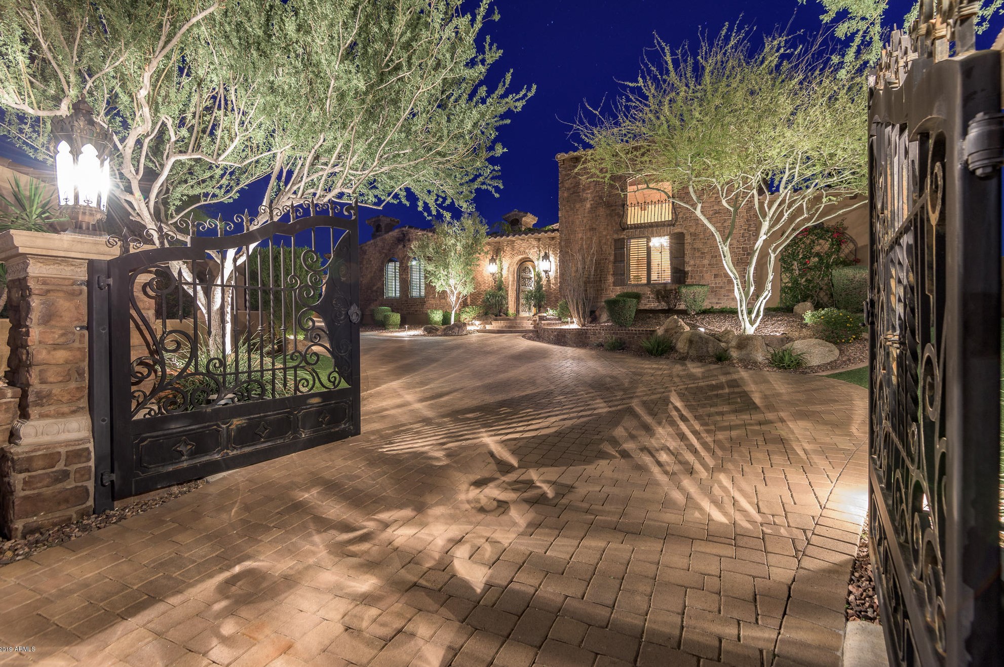 3022 Summit Walk Ct, Phoenix, AZ 85086-1012