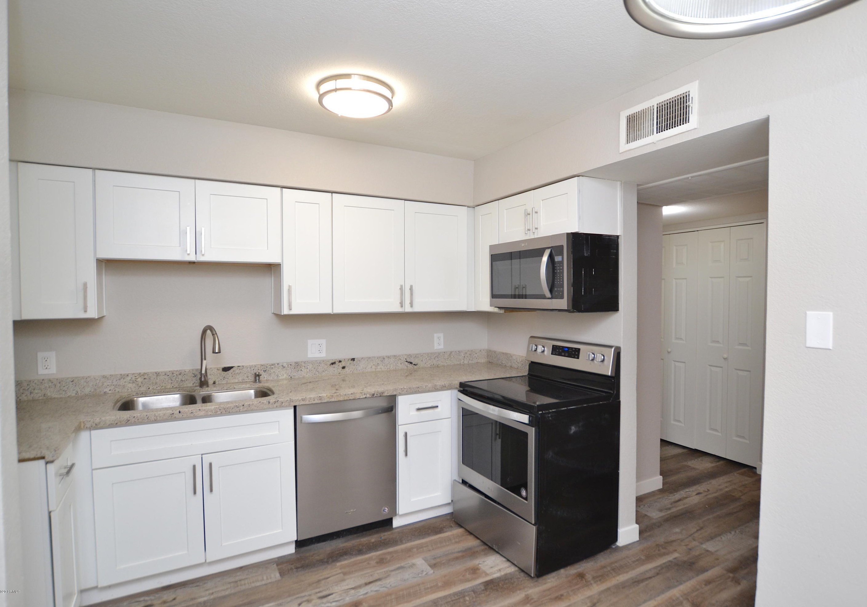 2807 E Paradise Ln Apt 103, Phoenix, AZ 85032