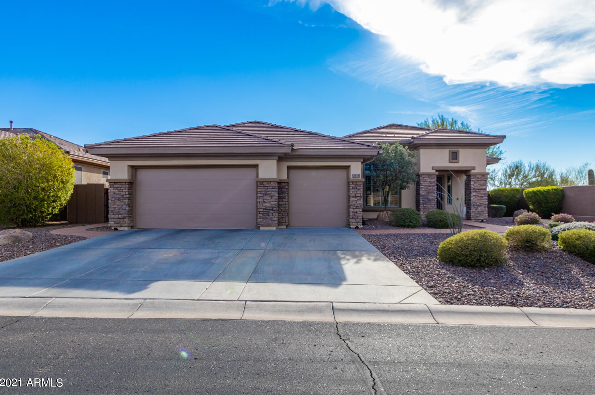 1915 Turtle Hill Ct, Phoenix, AZ 85086-1811
