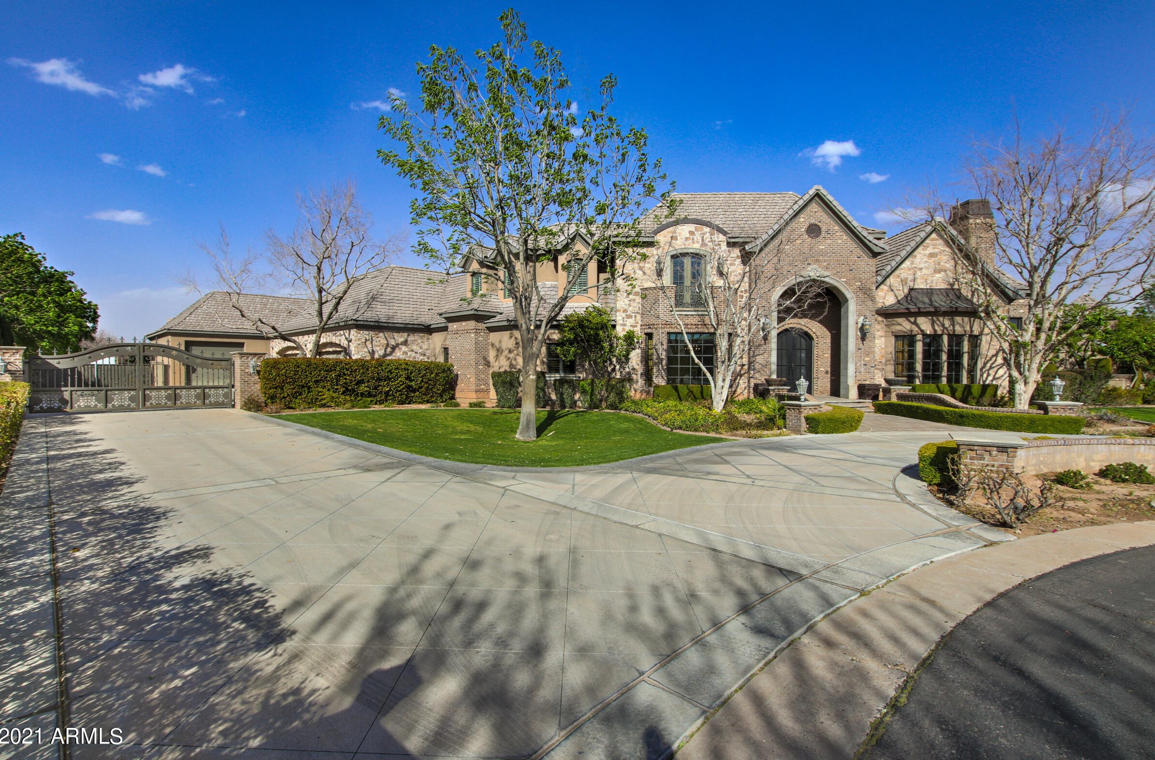 2866 E Robin Ct, Gilbert, AZ 85296