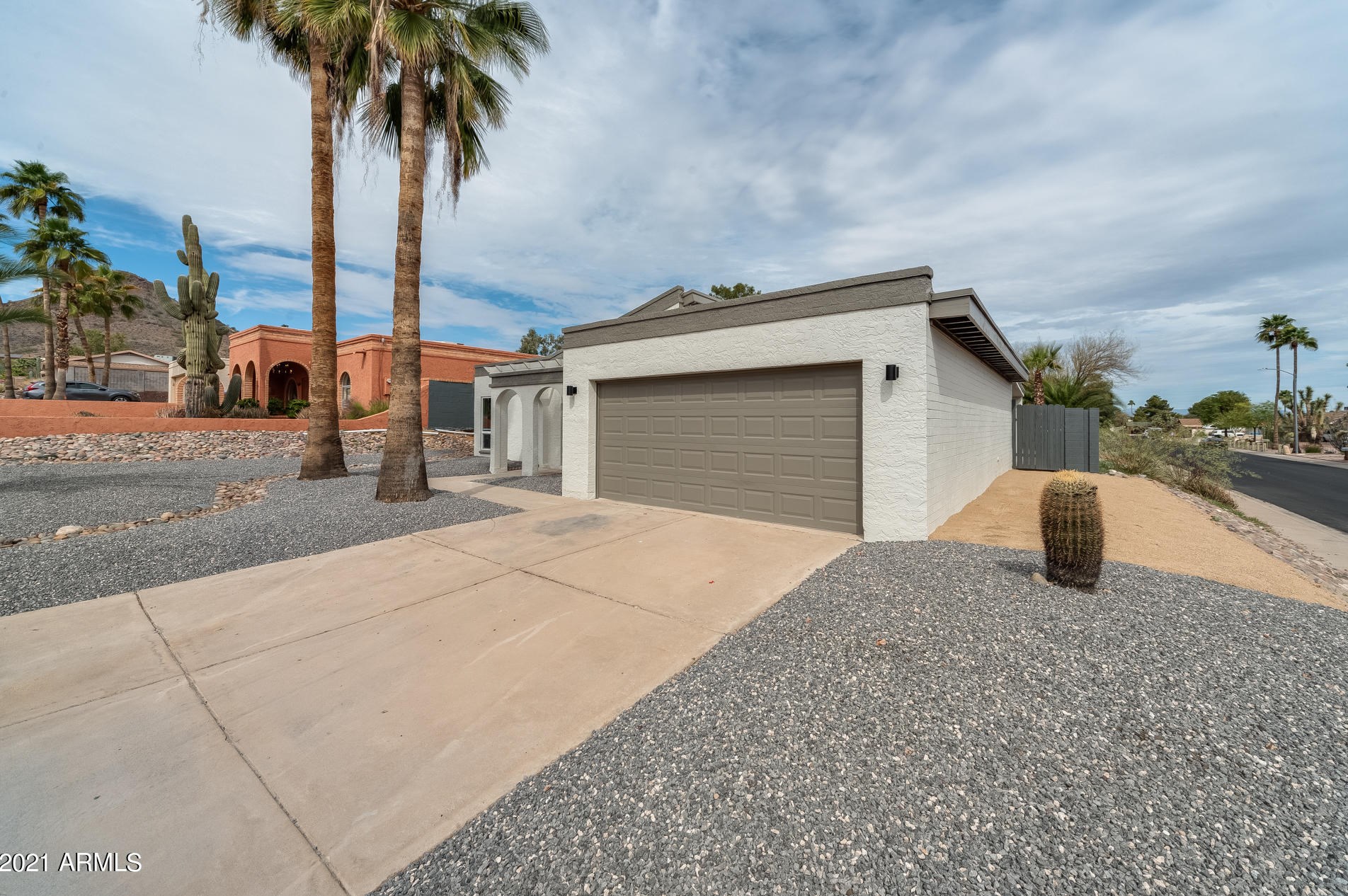 2044 Hillery Dr, Phoenix, AZ 85022-4130