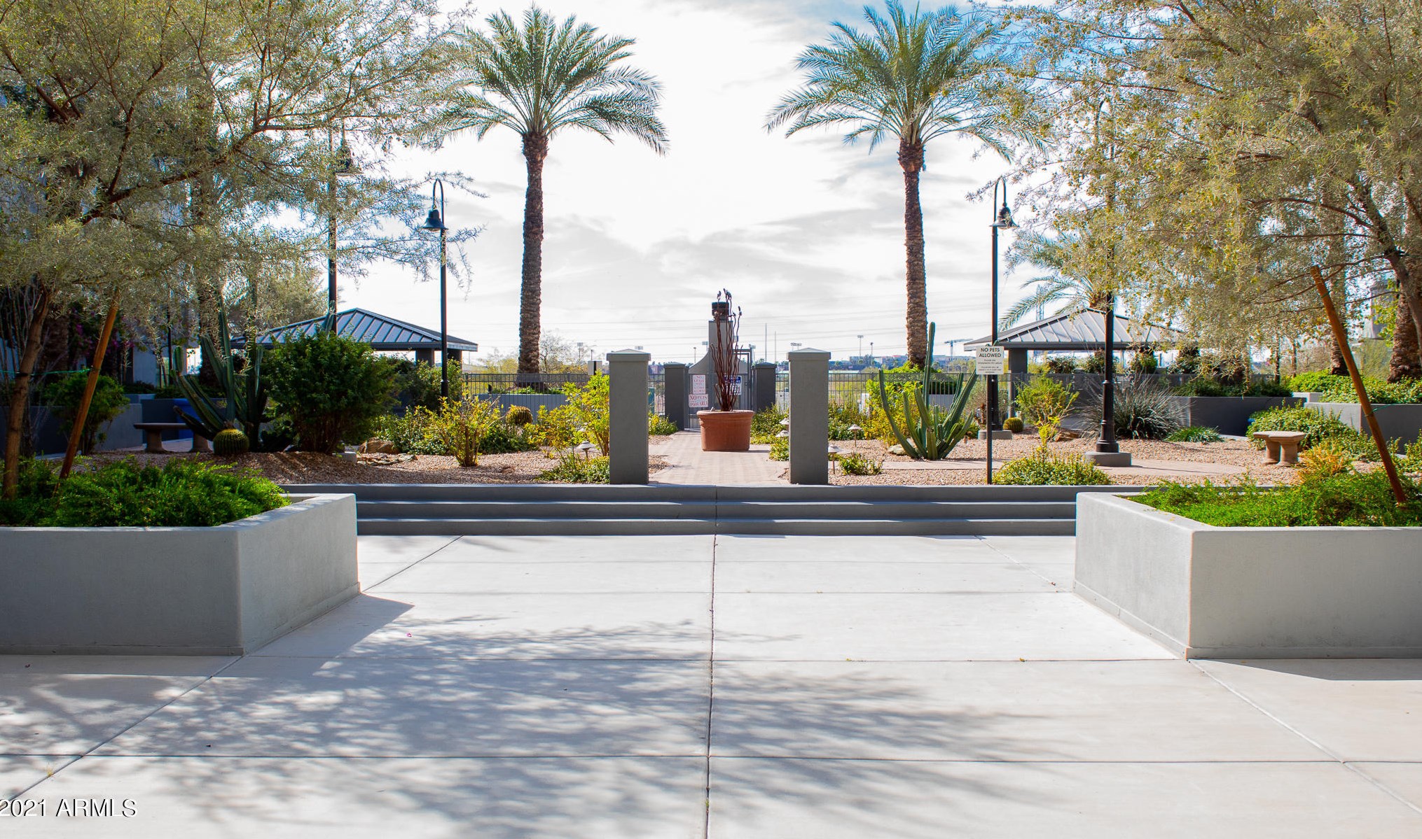945 Playa Del Norte Dr, Tempe AZ  85281-2205 exterior