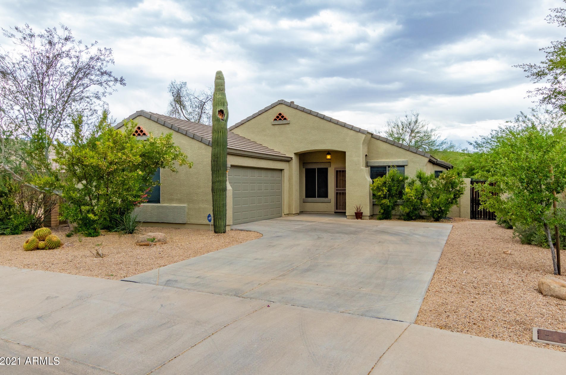 26202 Hackberry Dr, Phoenix, AZ 85083-1604