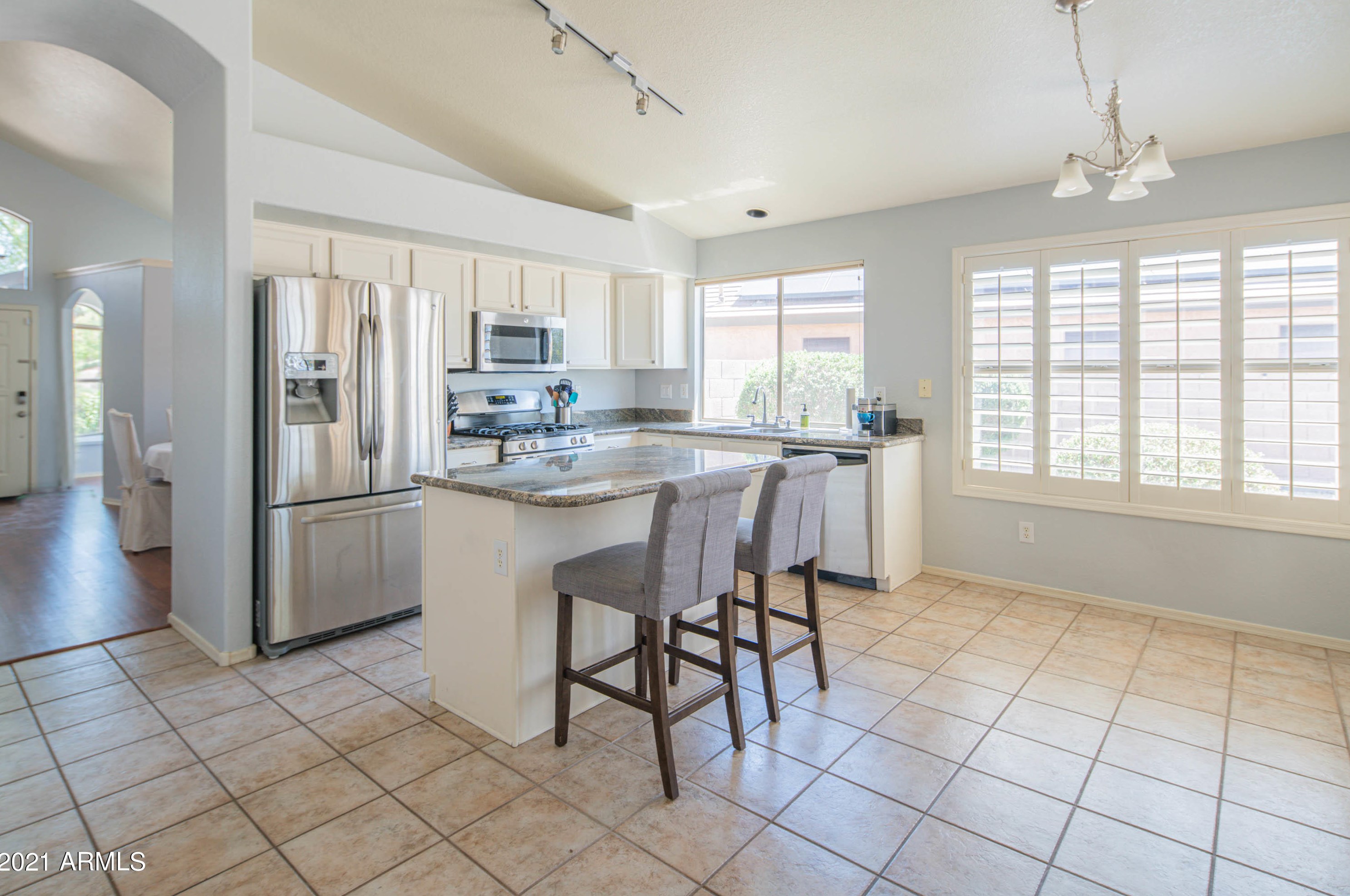 4519 Lone Cactus Dr, Phoenix AZ  85050-6930 exterior