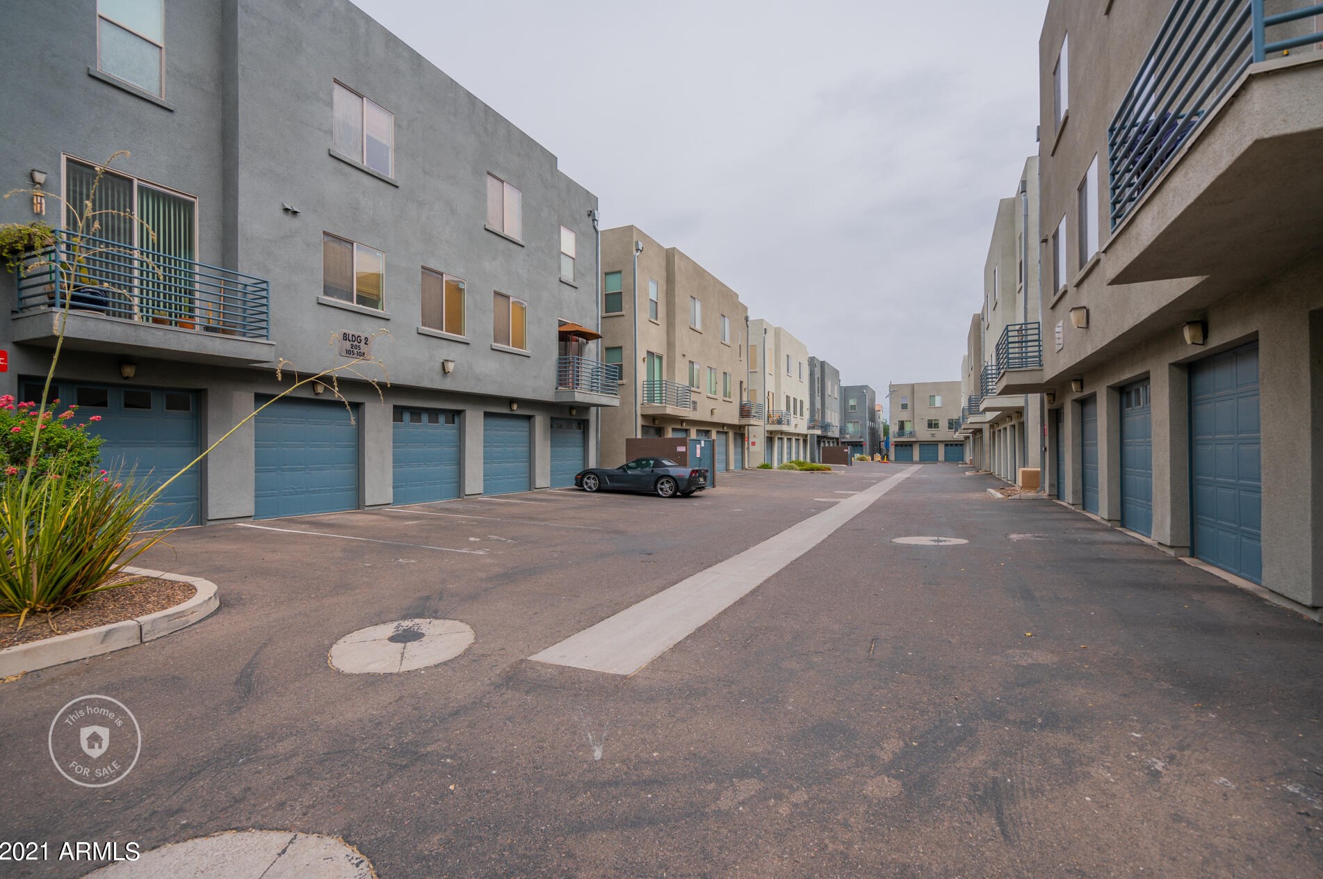 615 Portland St, Phoenix AZ  85004-1972 exterior