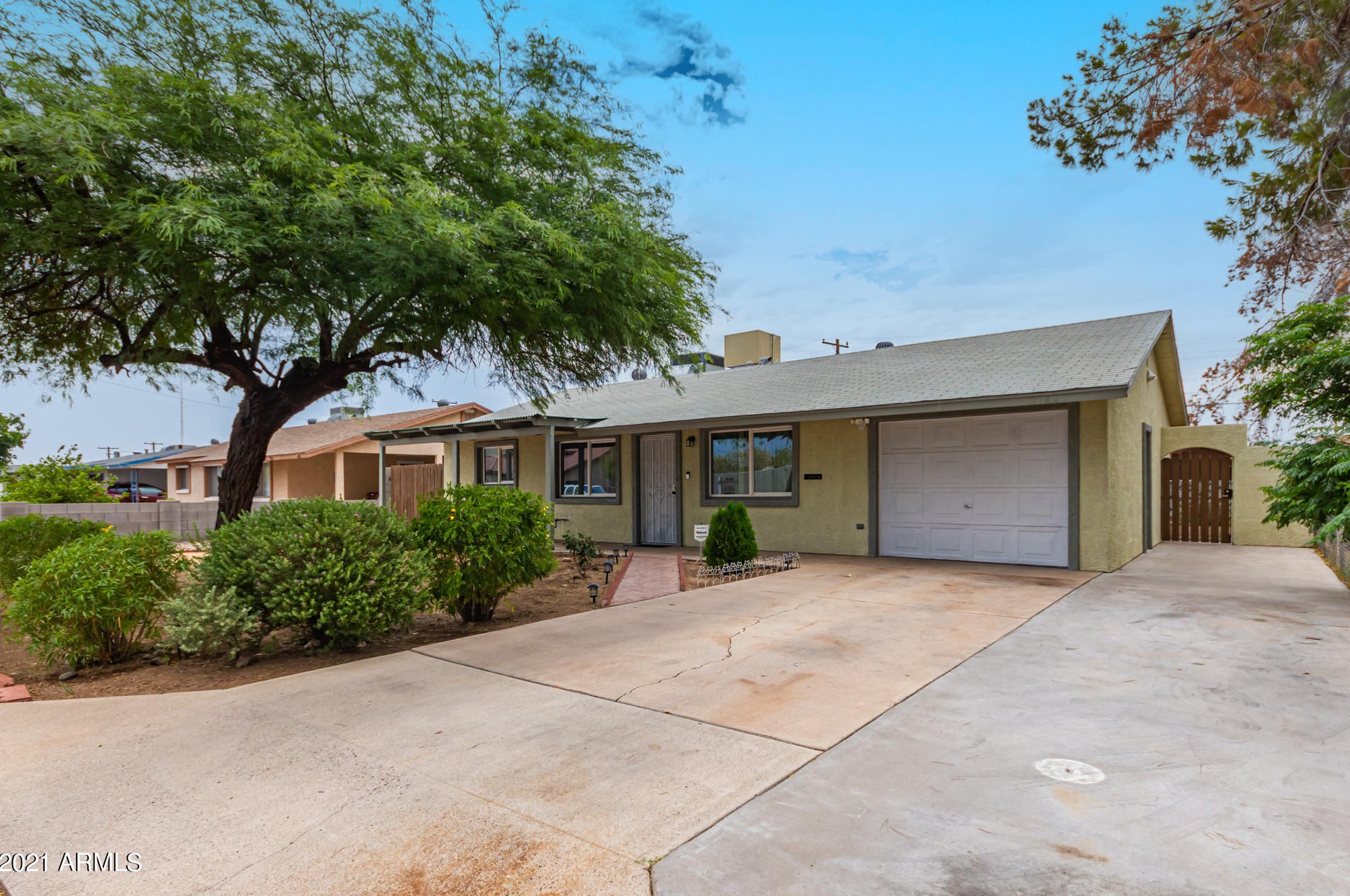 2742 Tuckey Ln, Phoenix, AZ 85017-1230