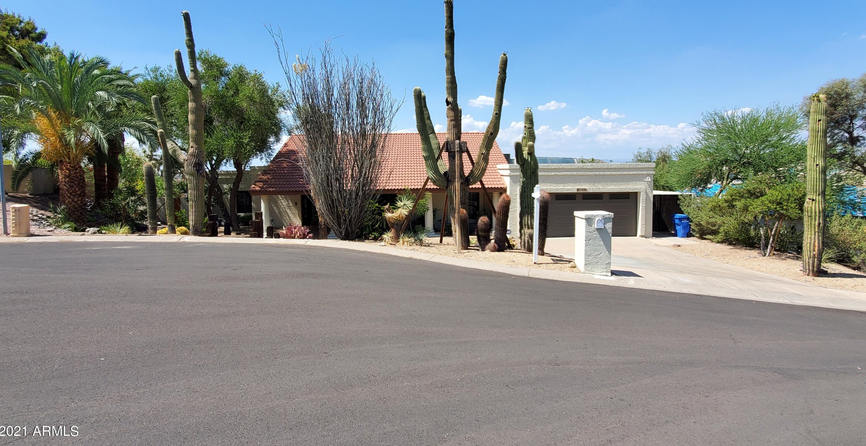 1026 Tierra Buena Ln, Phoenix, AZ 85022-3528