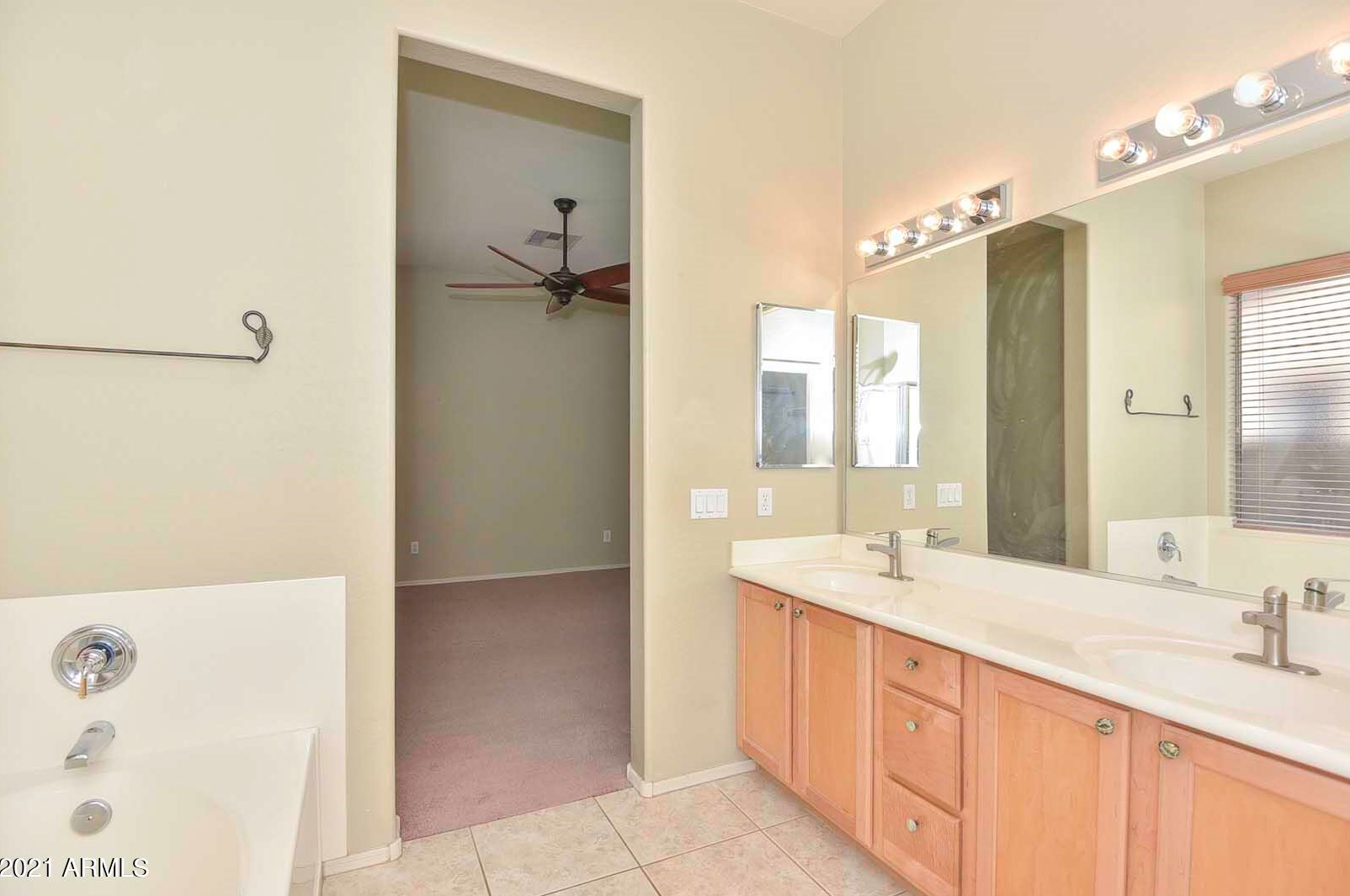 25403 Hackberry Dr, Phoenix AZ 85083-2452 exterior