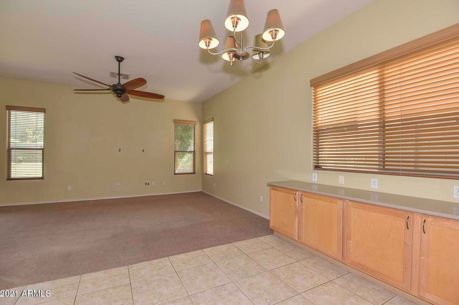 25403 Hackberry Dr, Phoenix AZ 85083-2452 exterior