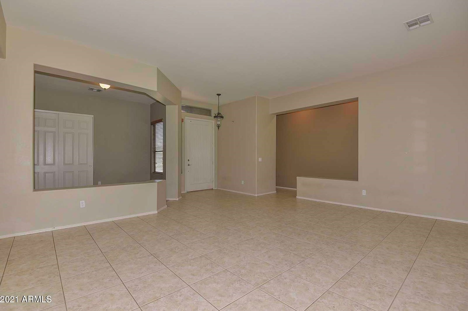 25403 Hackberry Dr, Phoenix AZ 85083-2452 exterior