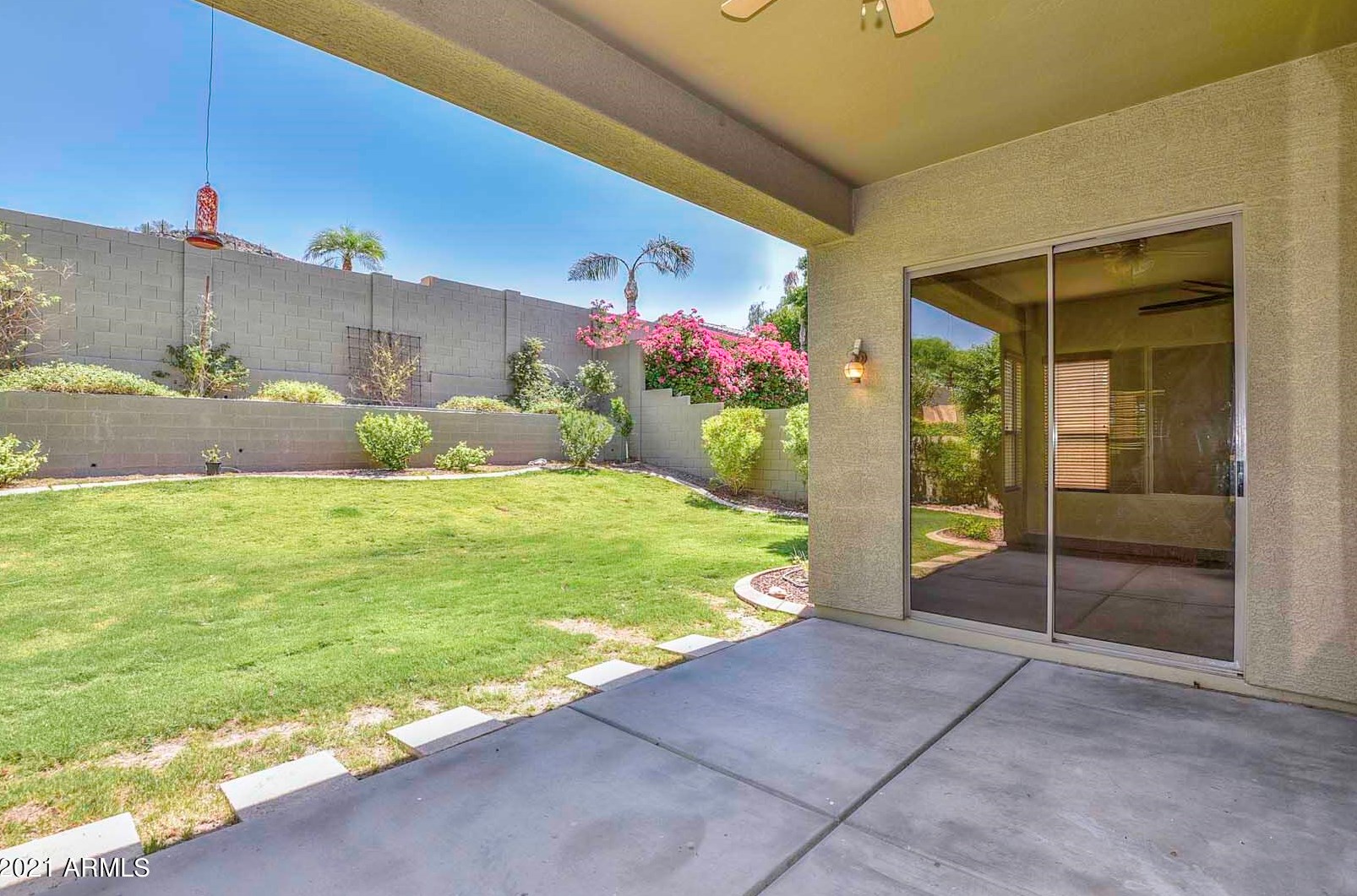 25403 Hackberry Dr, Phoenix AZ 85083-2452 exterior