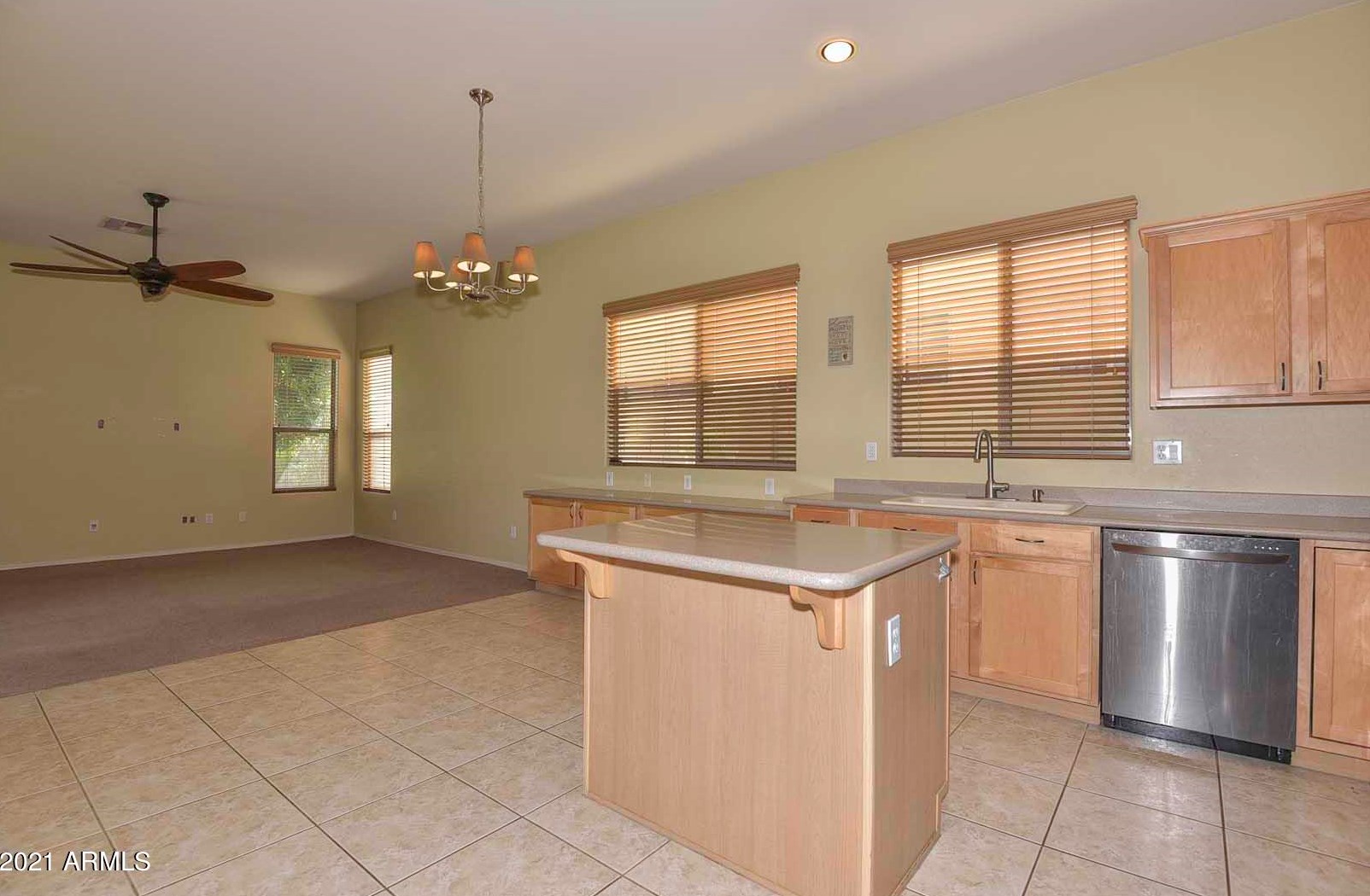 25403 Hackberry Dr, Phoenix AZ 85083-2452 exterior